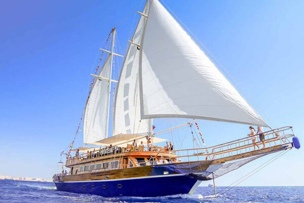 Pirates Sailing boat with Island visit and Lunch