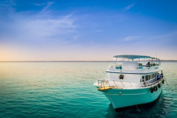 Hurghada private yacht with optional lunch and drinks